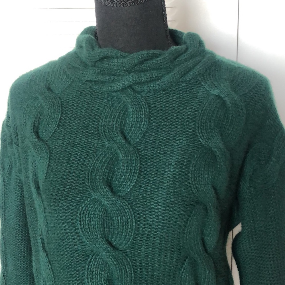 Neiman Marcus Exclusive hand knit cable-knit cashmere sweater